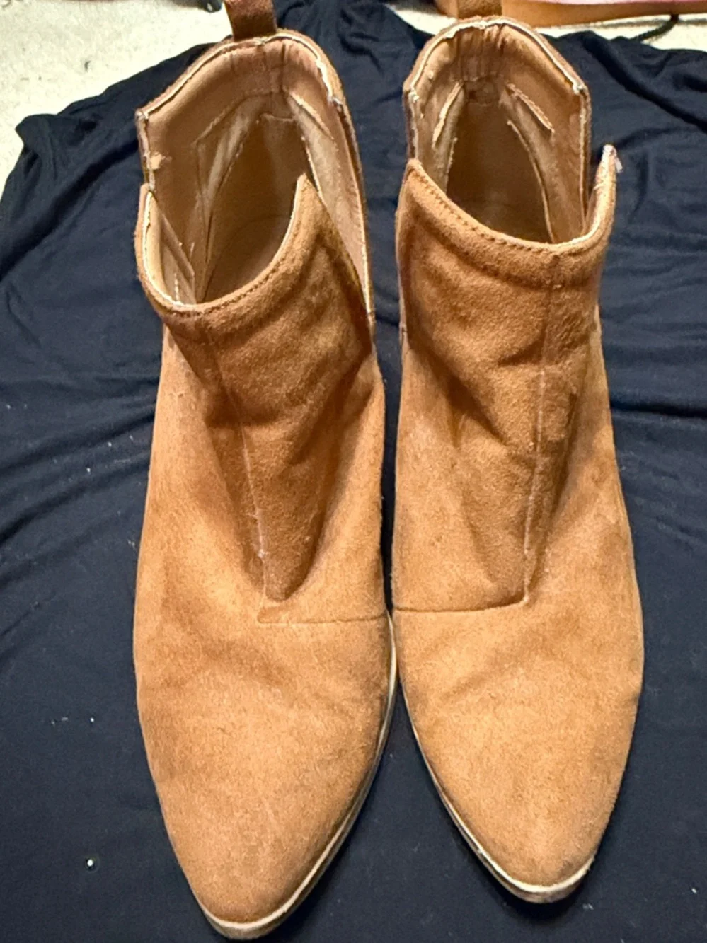 Women's Pointed Toe Suede Ankle Boots - Tan